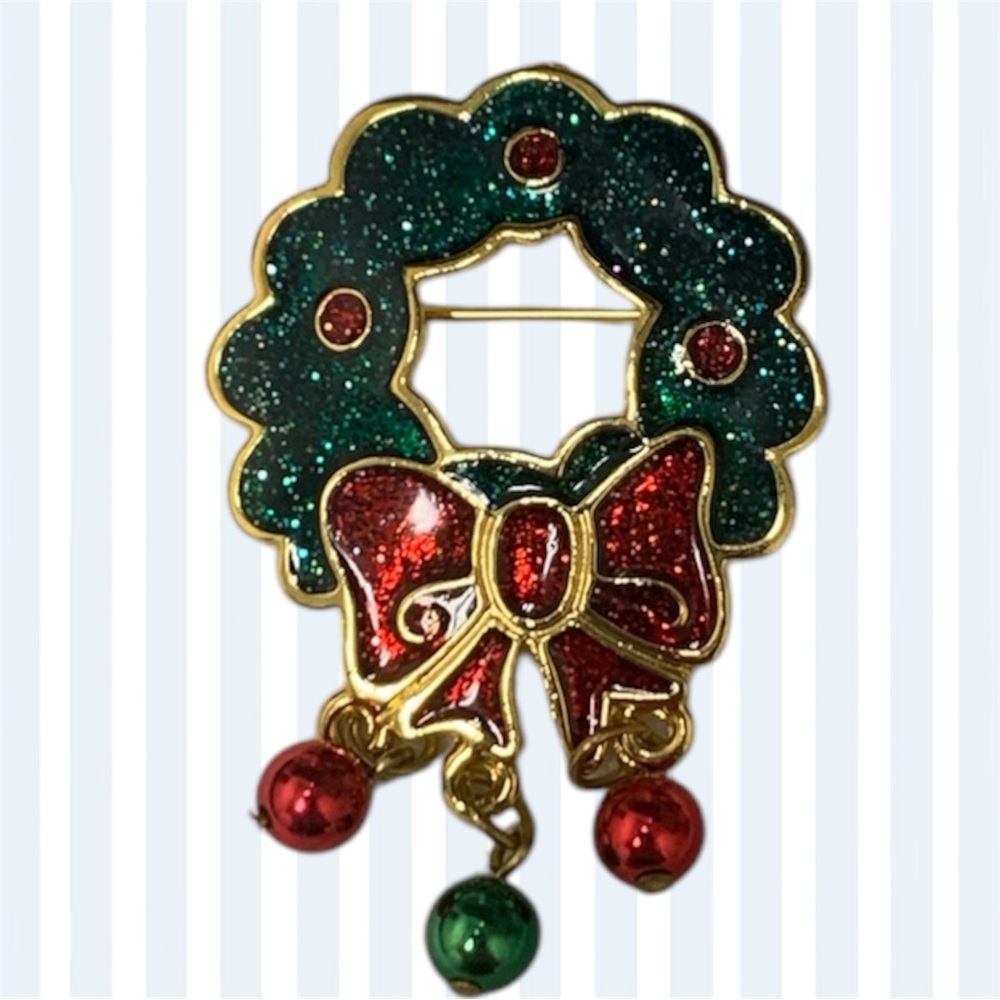 Vintage NEWPRO Enamel Christmas Wreath With Jingle Bells Lapel Pin Brooch 2”